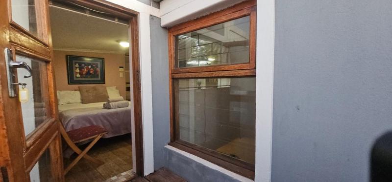 6 Bedroom Property for Sale in Middedorp Western Cape